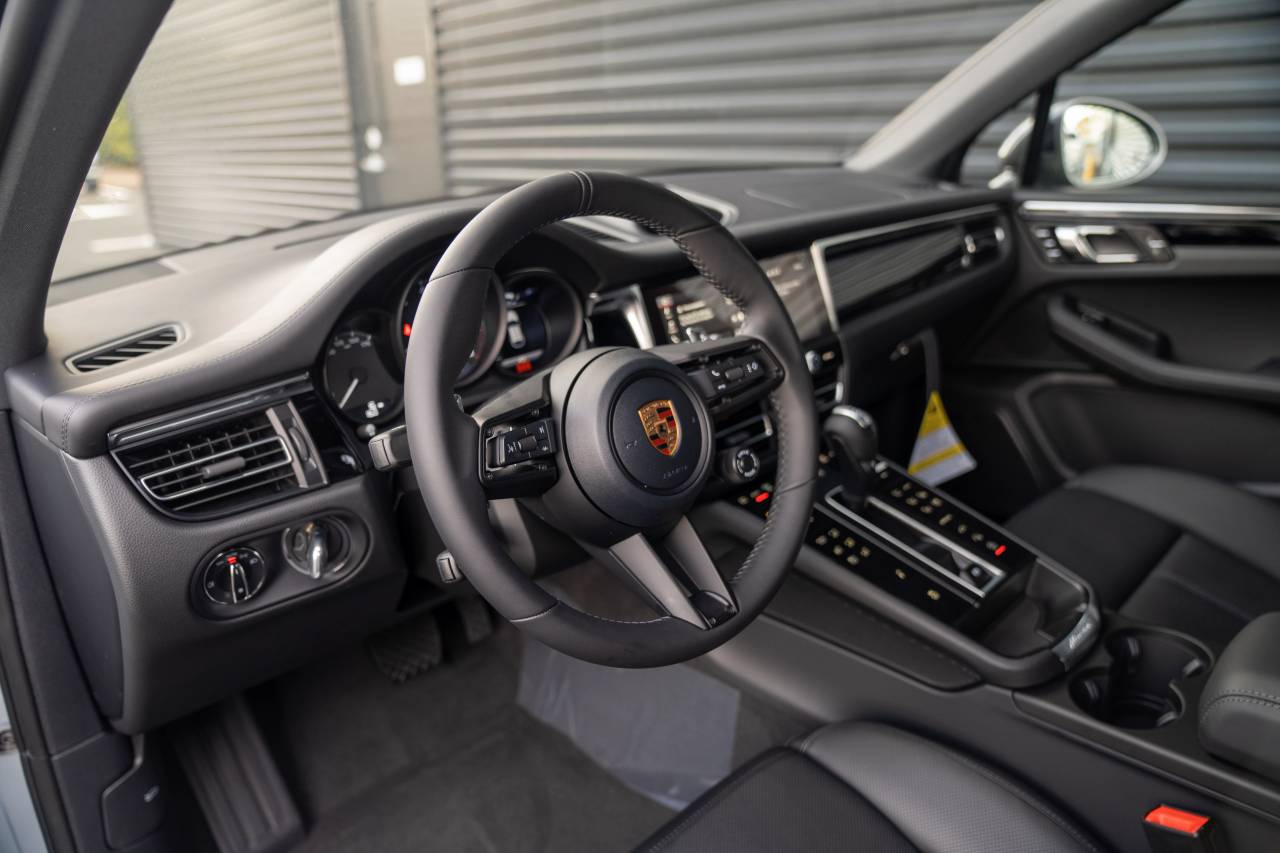 2026 Porsche Macan T photo 4