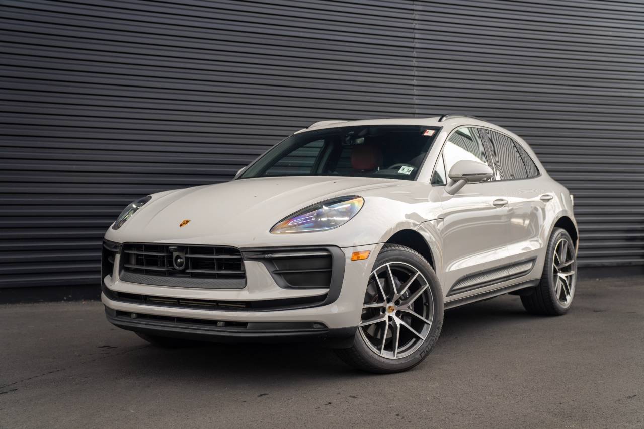 2025 Porsche Macan Base's photo