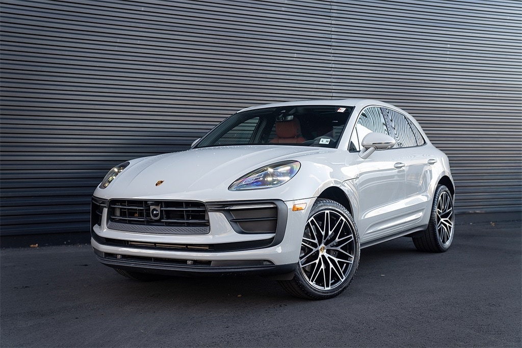 2025 Porsche Macan's photo