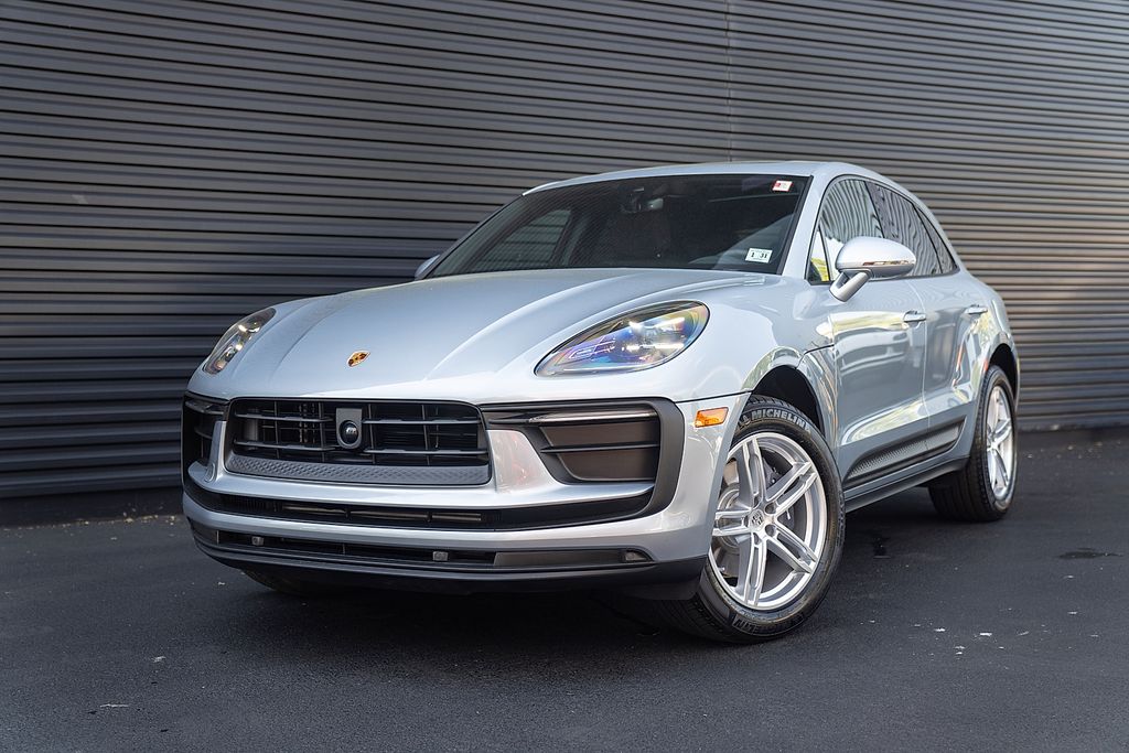 2026 Porsche Macan -'s photo