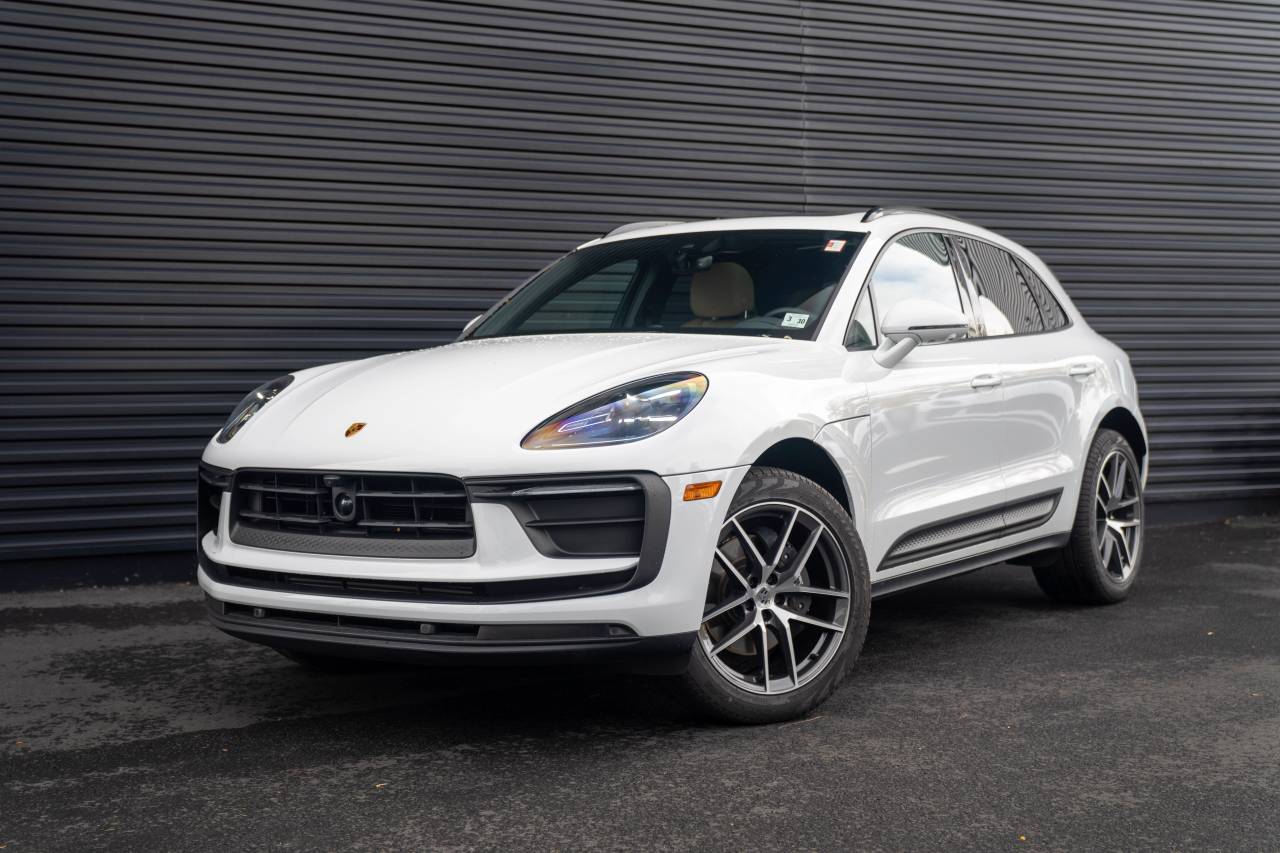 2025 Porsche Macan Base