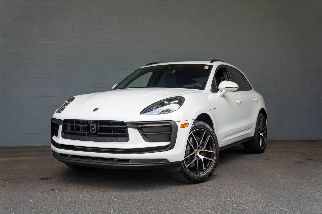 2025 Porsche Macan's photo