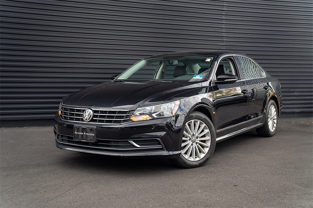 Used 2017 Volkswagen Passat 1.8T SE Sedan