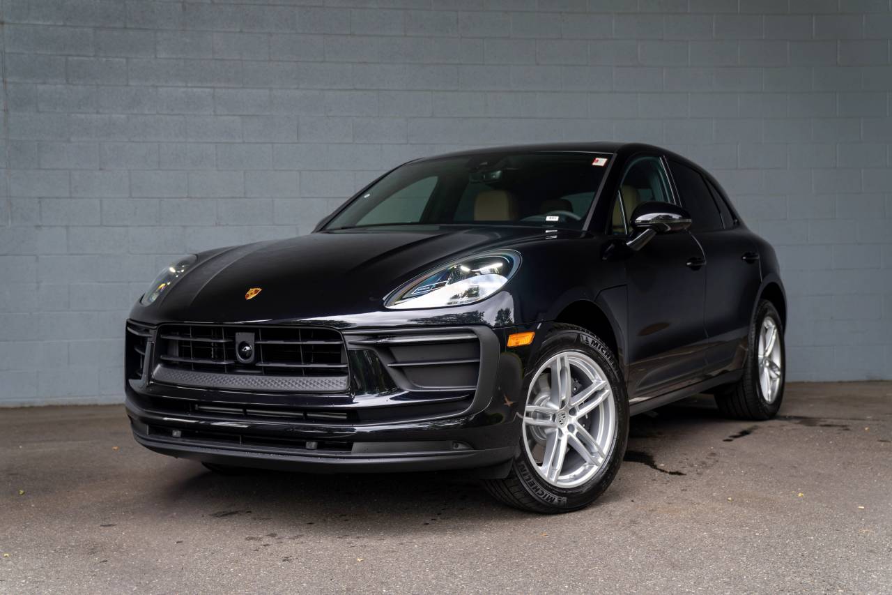 2025 Porsche Macan Base's photo