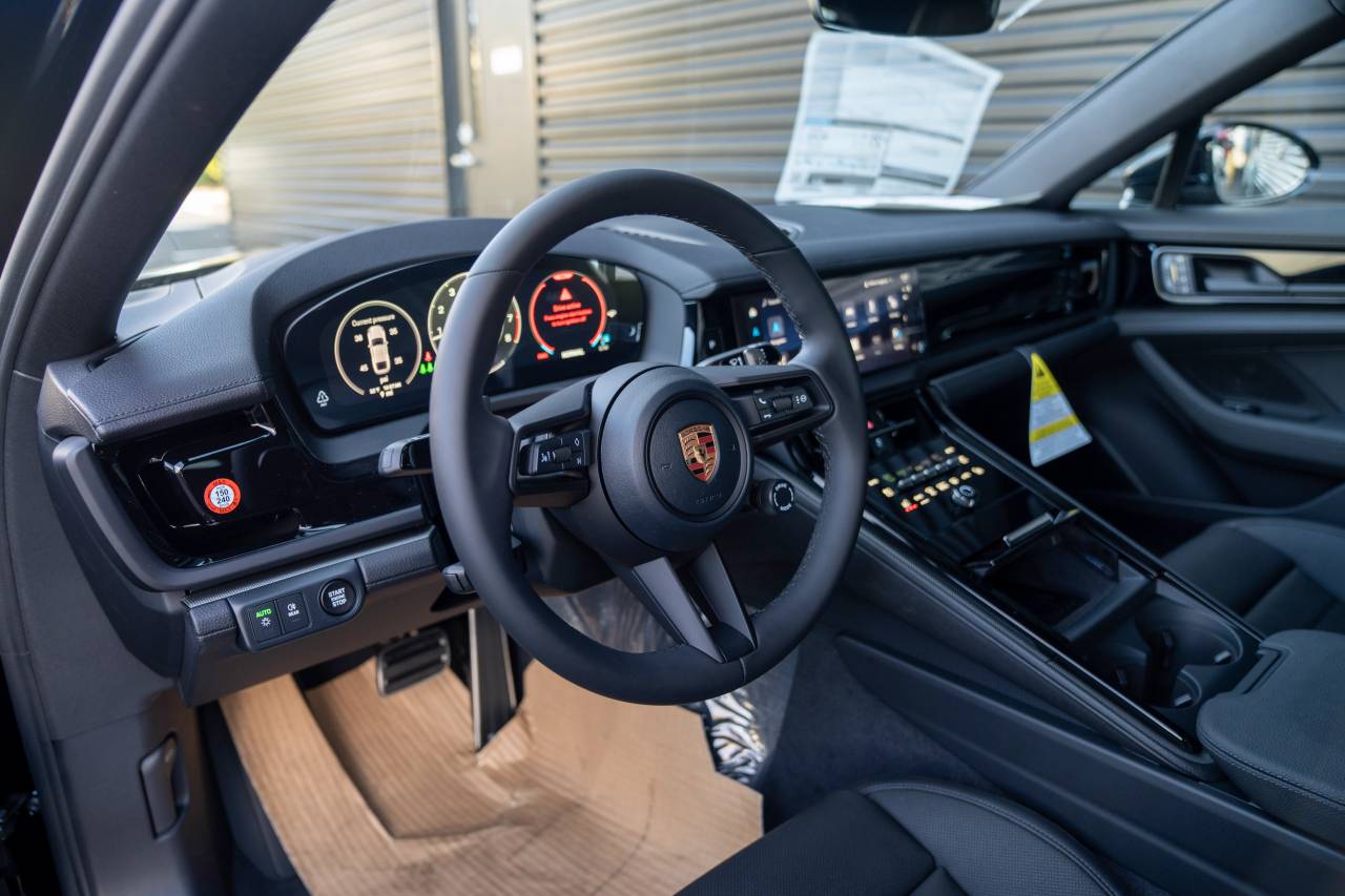 2026 Porsche Panamera 4 photo 4