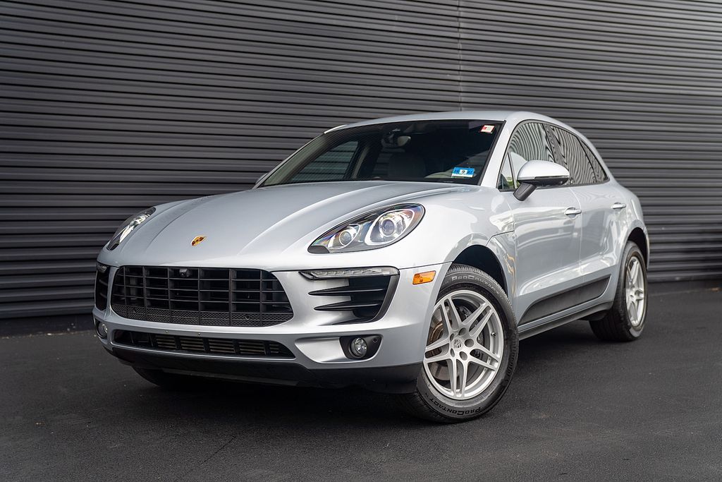 2017 Porsche Macan -'s photo