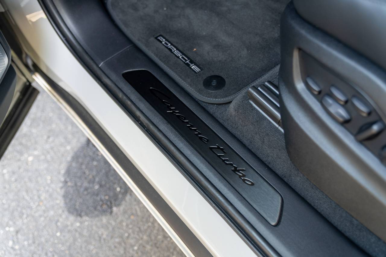 2025 Porsche Cayenne Coup Turbo E-Hybrid - Photo 30
