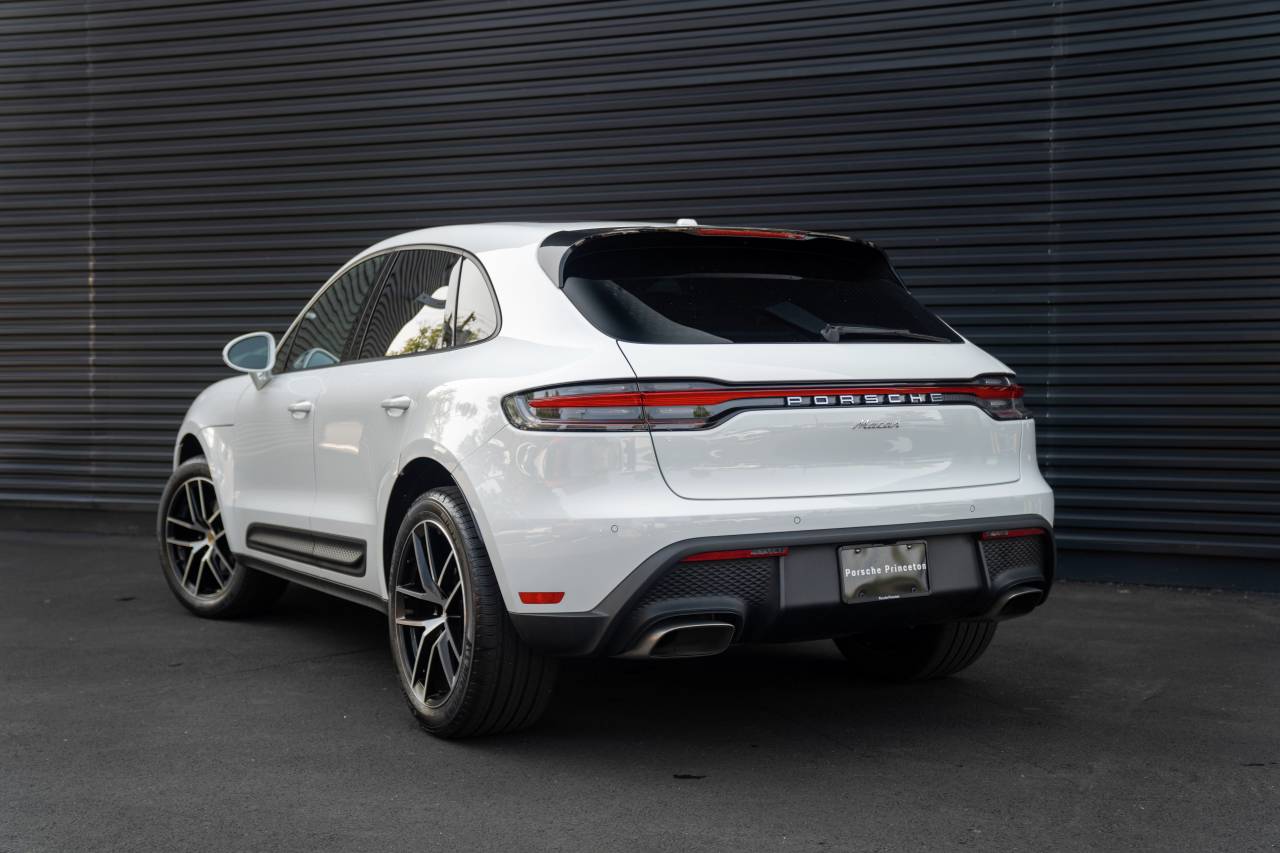 2025 Porsche Macan T photo 3