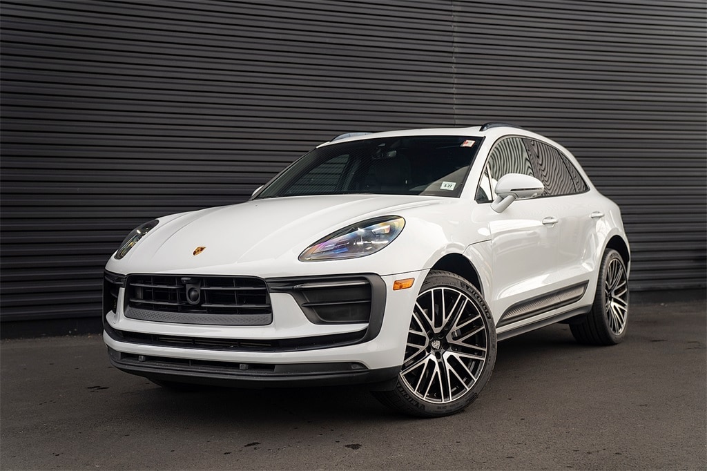 2022 Porsche Macan Base's photo