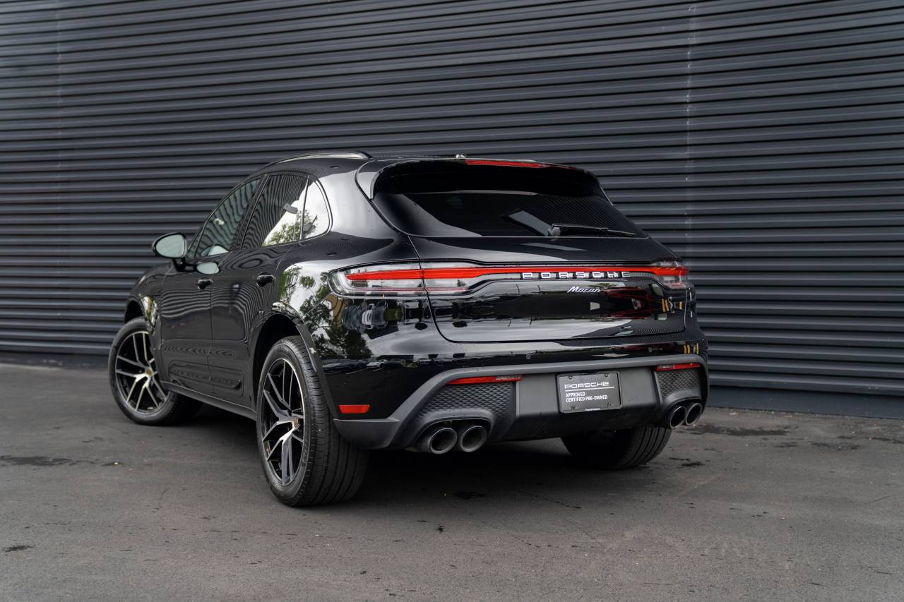 2025 Porsche Macan T photo 3