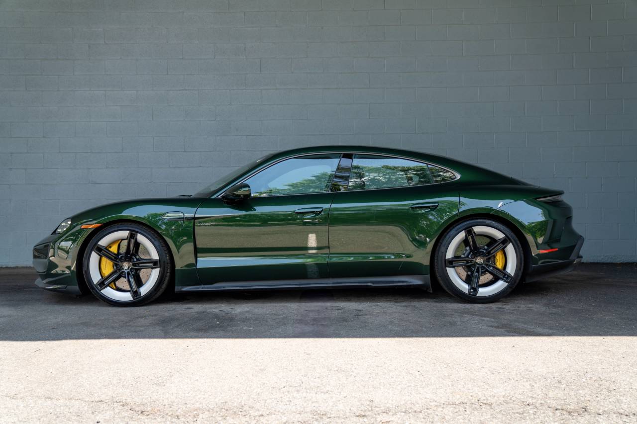 2025 Porsche Taycan Turbo S photo 2