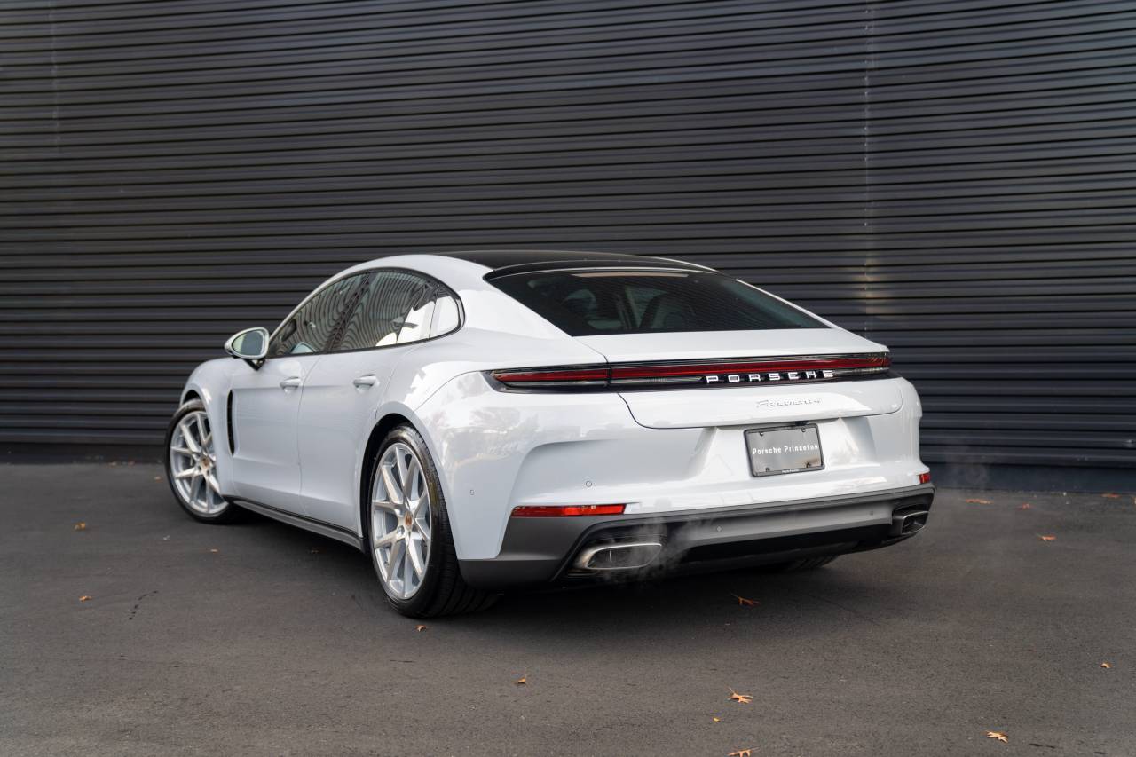 2026 Porsche Panamera 4 photo 3