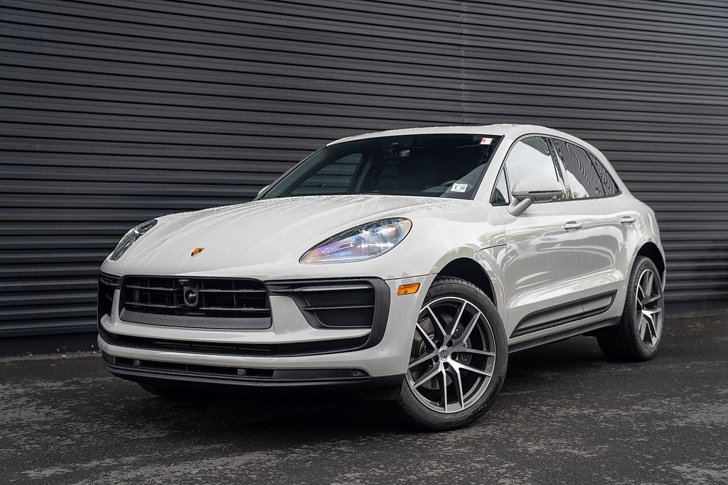 2026 Porsche Macan Base