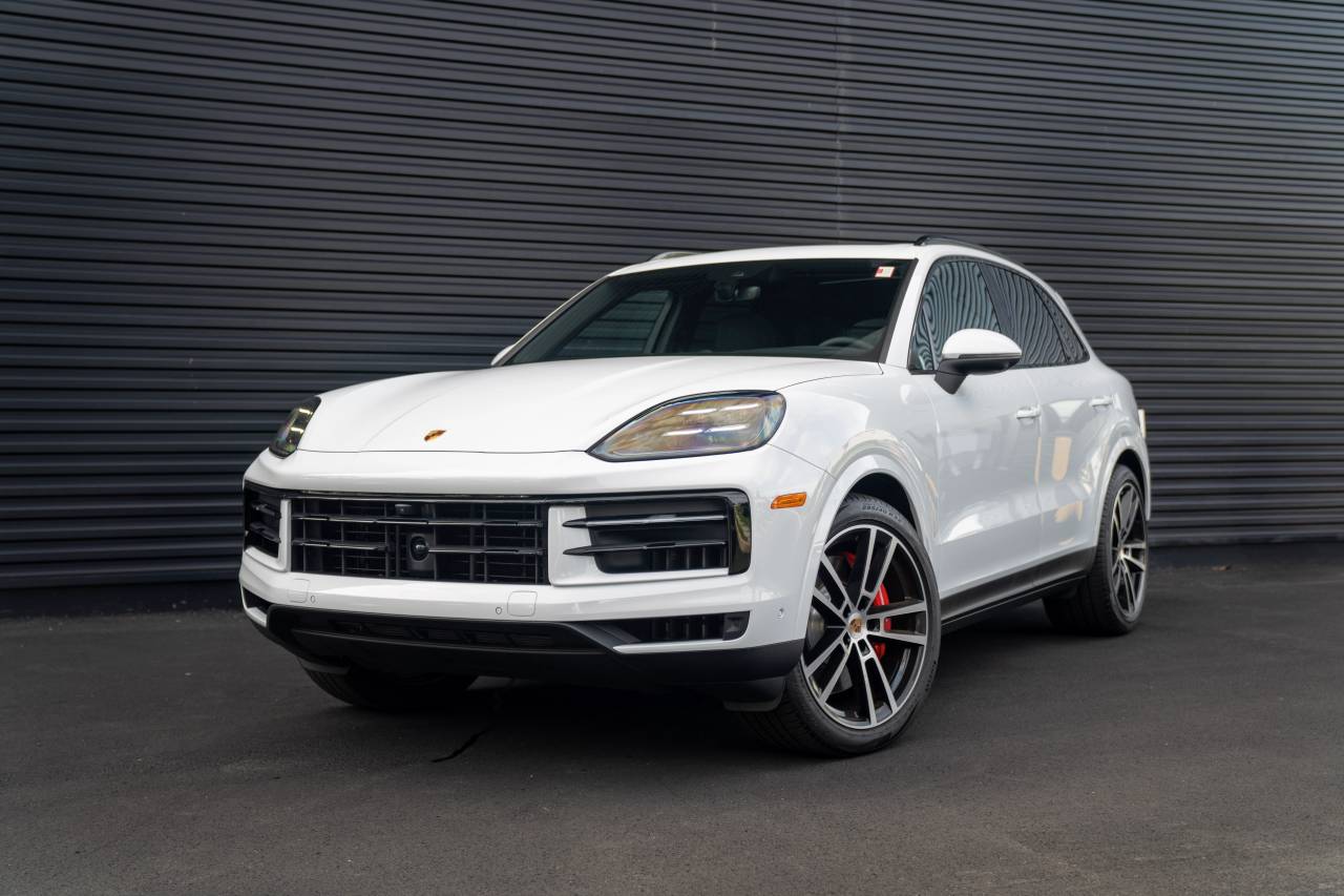 2025 Porsche Cayenne S's photo