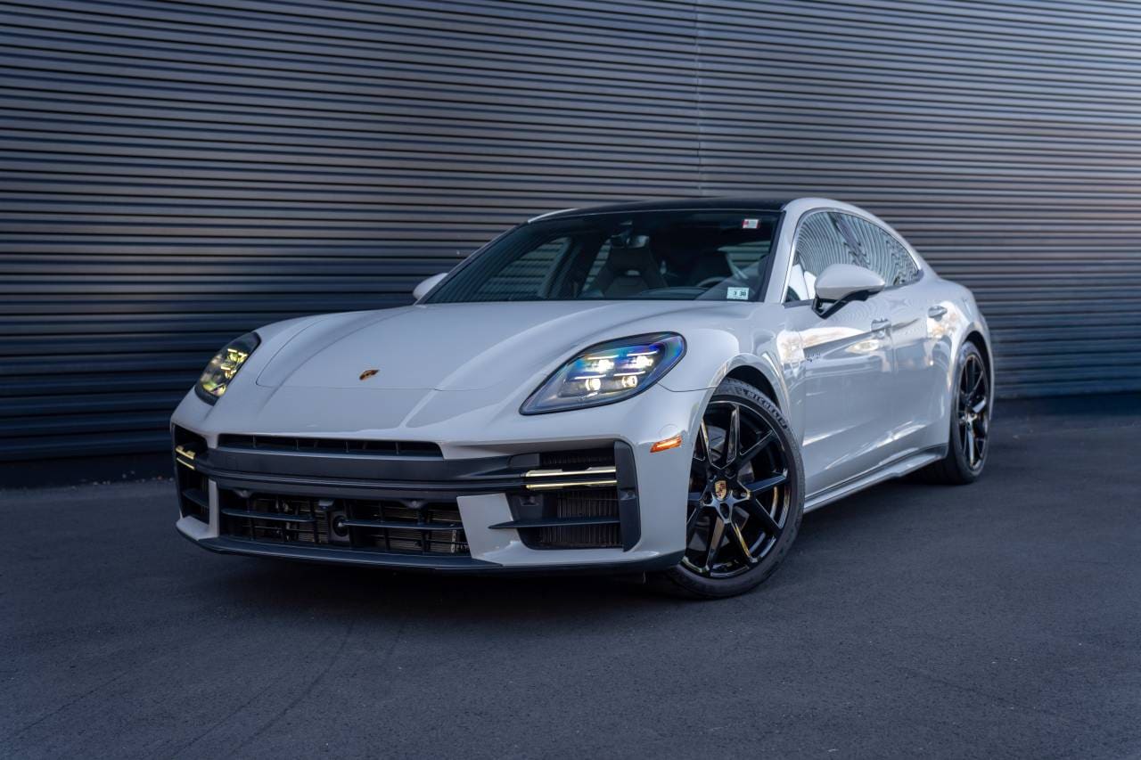 2025 Porsche Panamera 4S E-Hybrid's photo