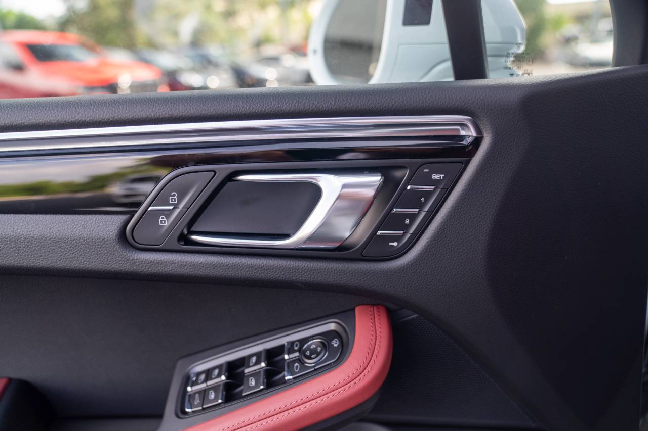 2026 Porsche Macan S - Photo 24