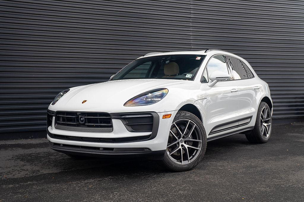 2025 Porsche Macan Base