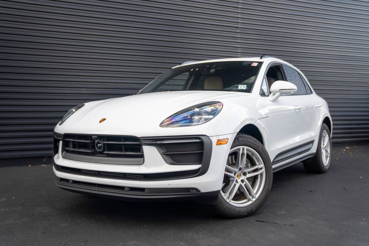 2026 Porsche Macan Base