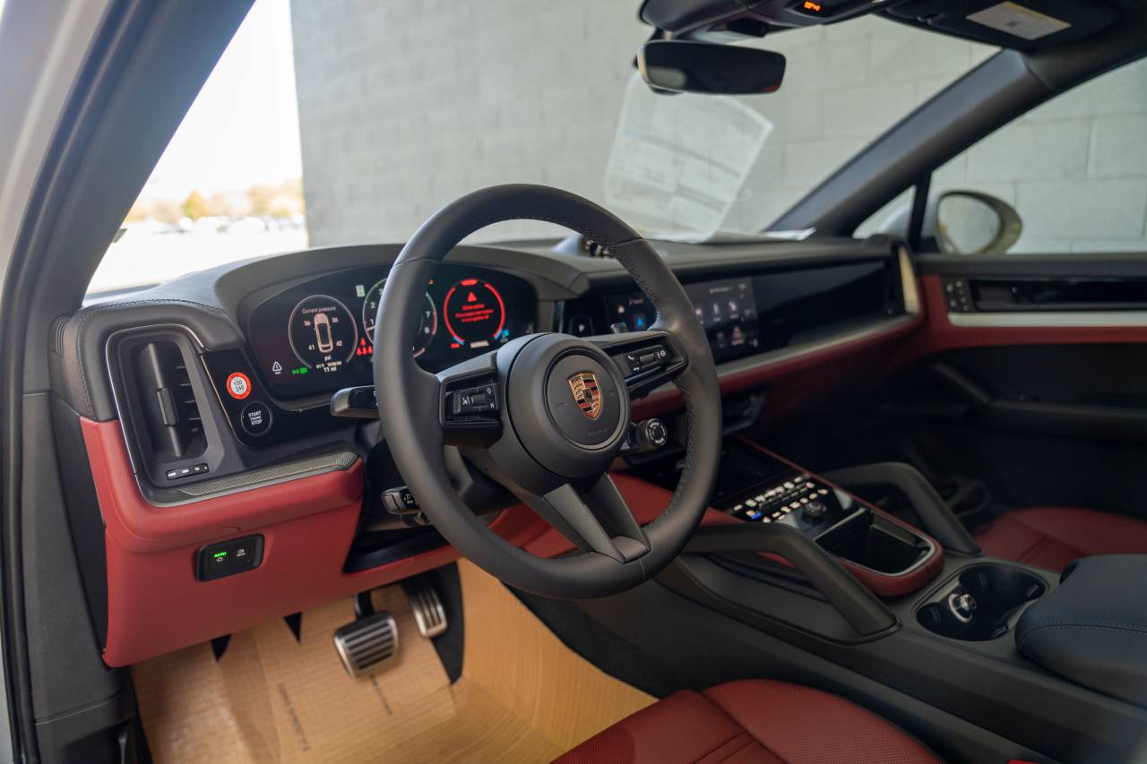 2026 Porsche Cayenne Coupe S photo 2