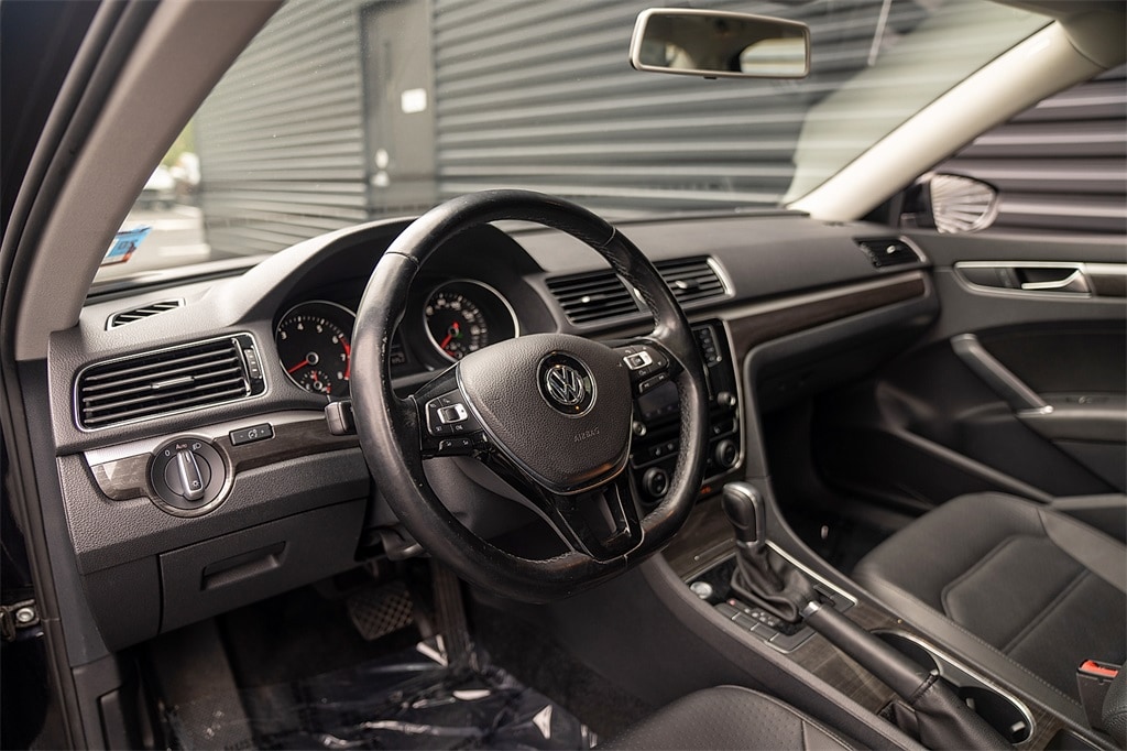 Used 2017 Volkswagen Passat 1.8T SE Sedan