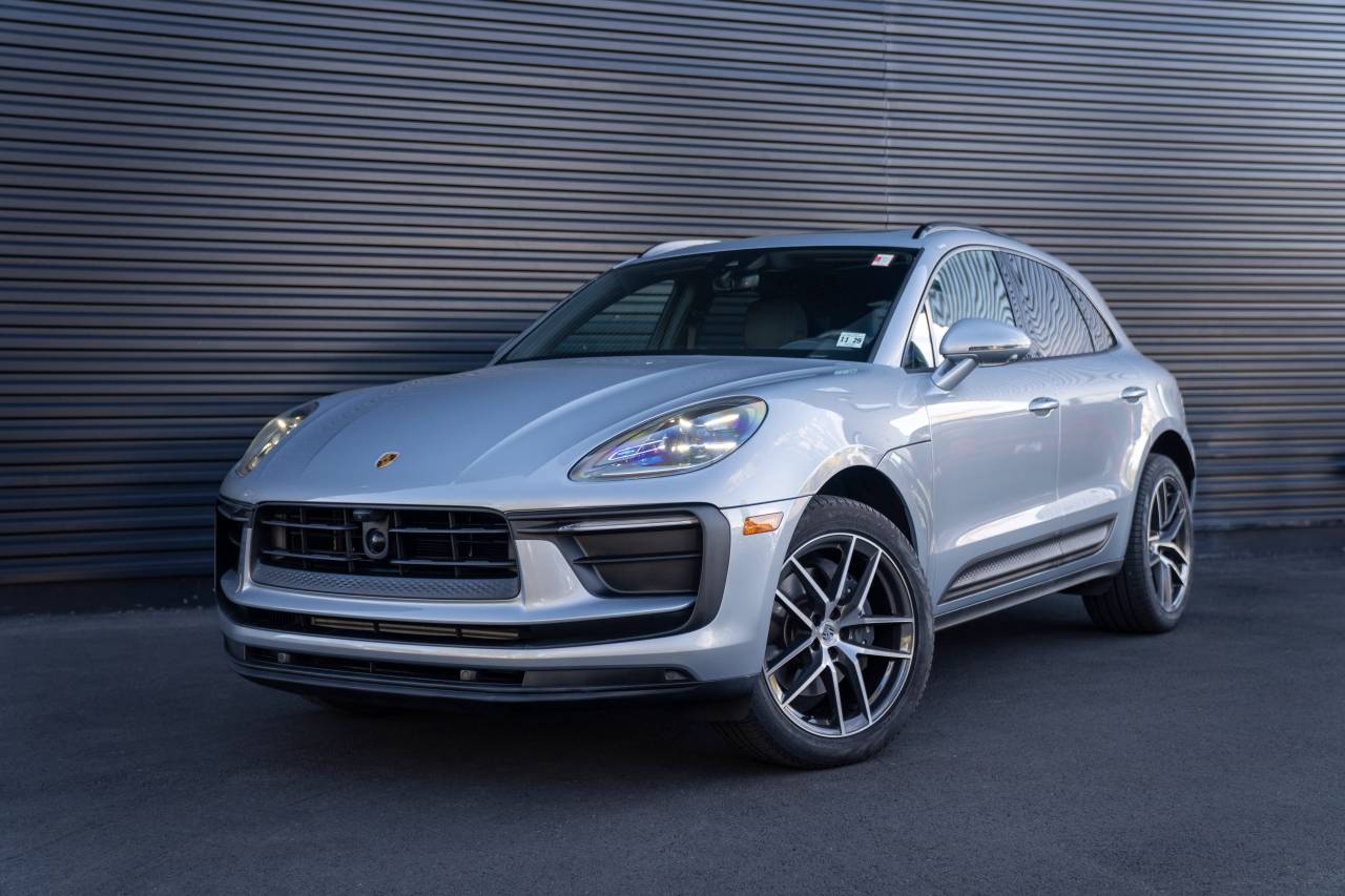 2025 Porsche Macan Base's photo