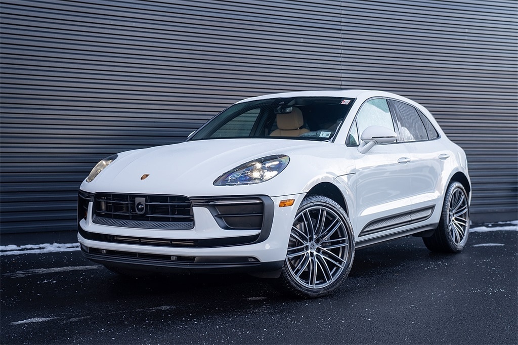 2025 Porsche Macan's photo
