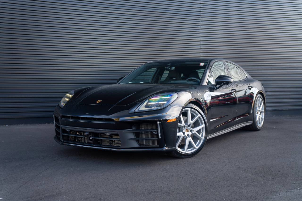 2026 Porsche Panamera 4 photo 3