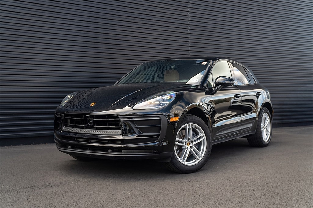 2025 Porsche Macan Base's photo