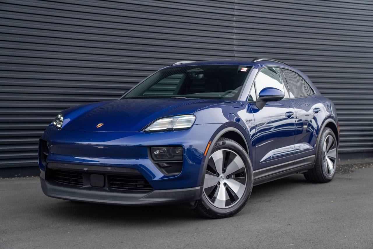 2025 Porsche Macan Base