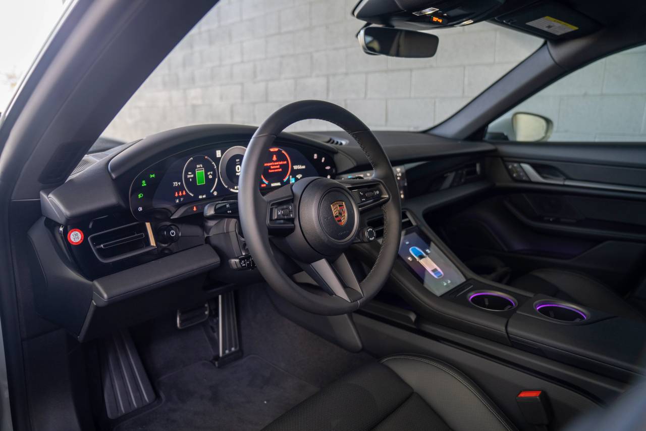 2025 Porsche Taycan 4S photo 4