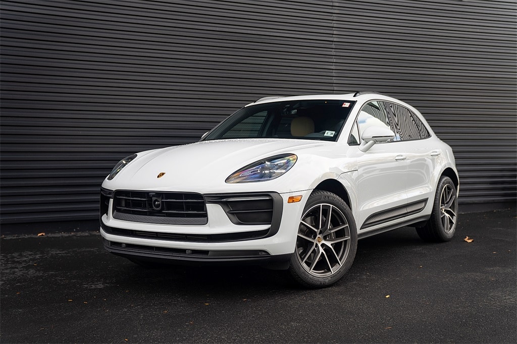2025 Porsche Macan Base