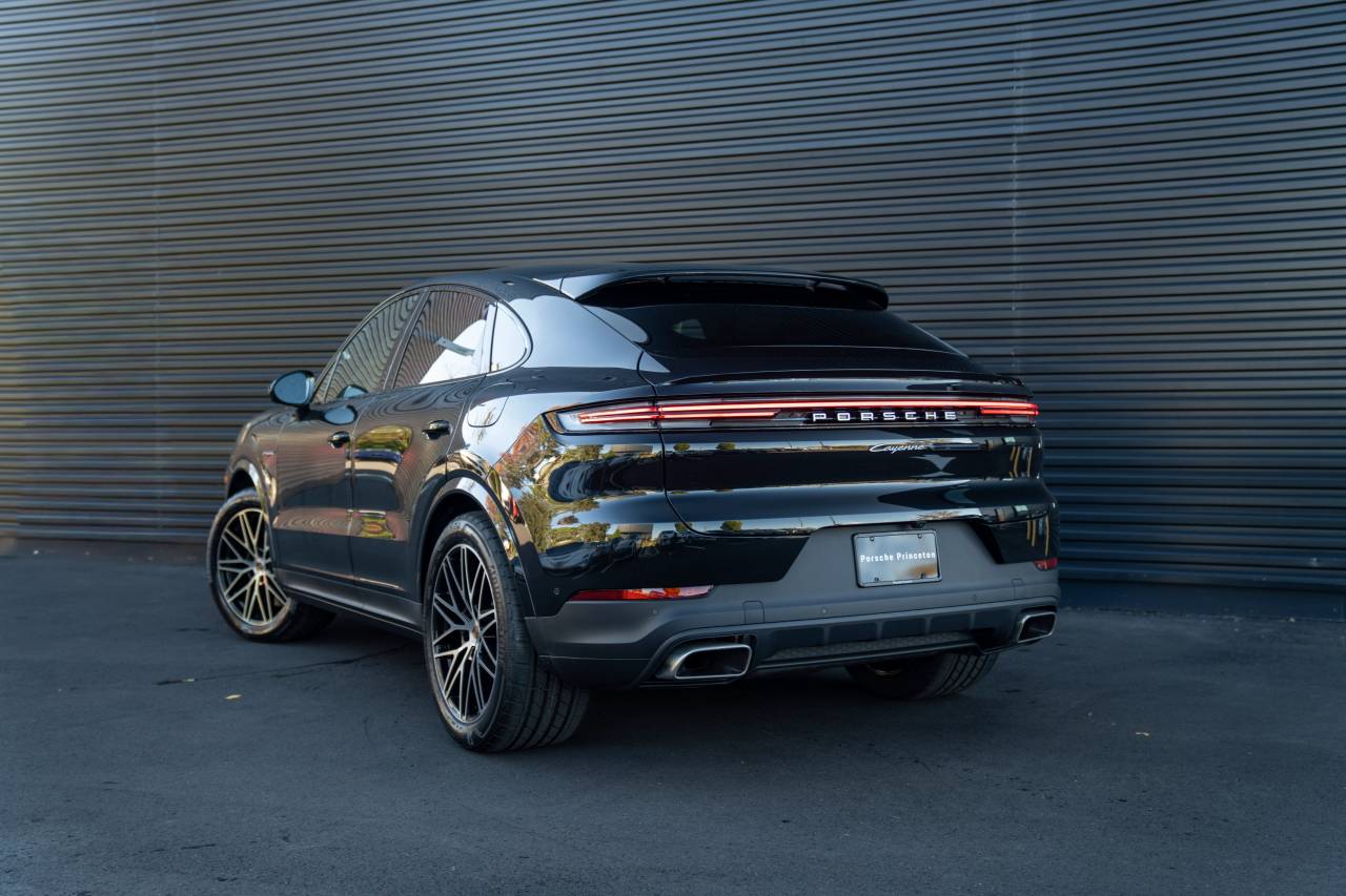 2026 Porsche Cayenne E-Hybrid Coupe photo 3