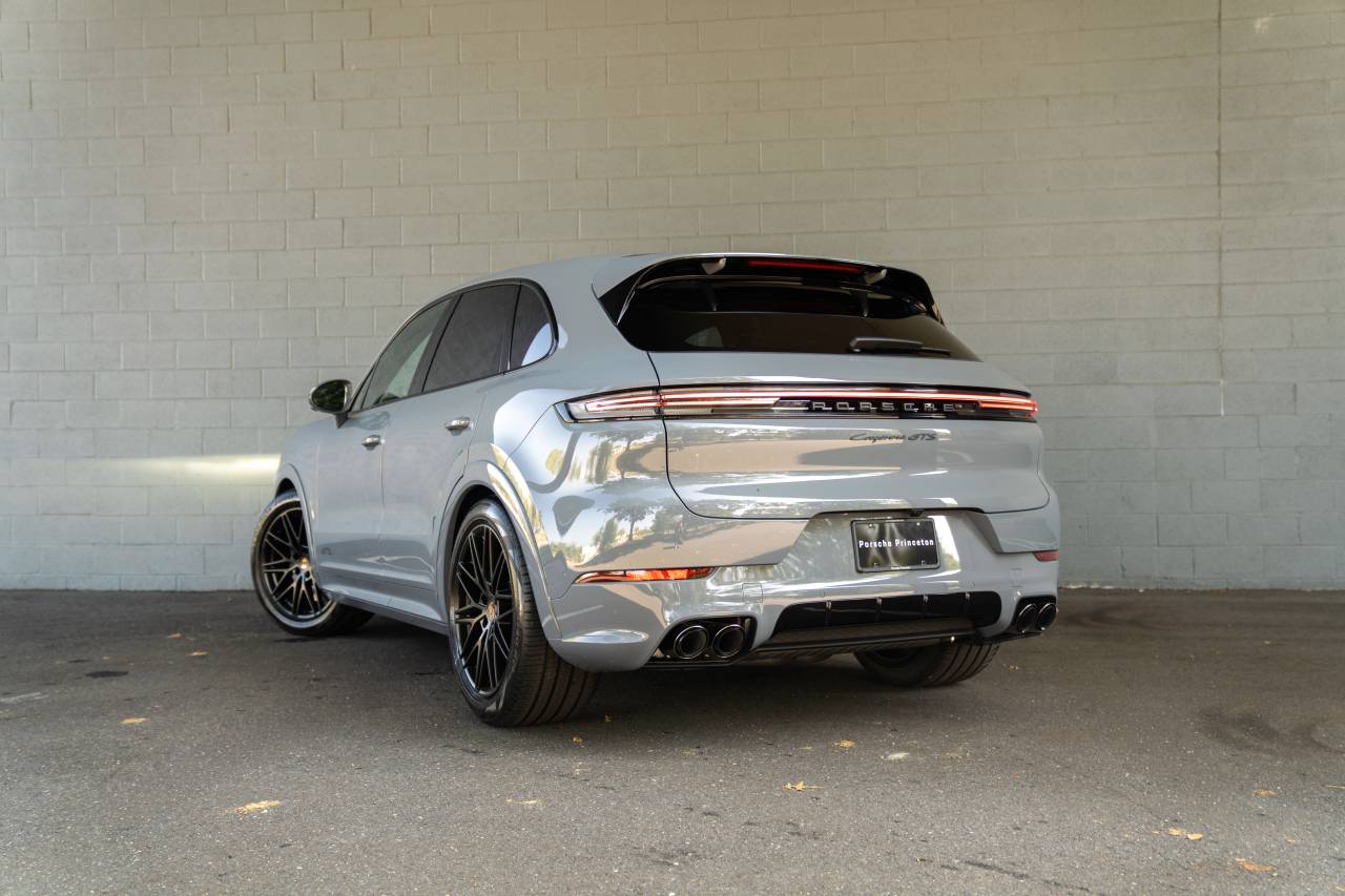 2026 Porsche Cayenne GTS photo 3