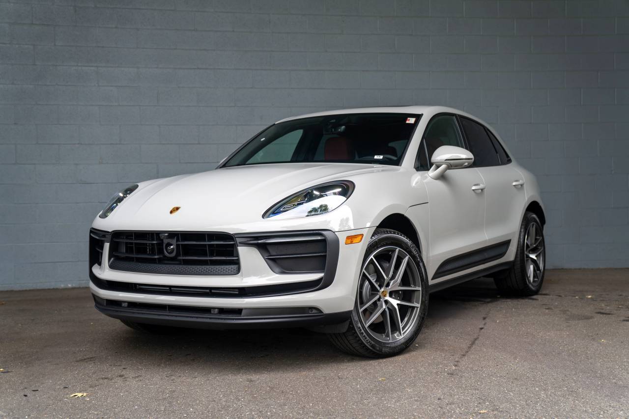 2025 Porsche Macan's photo