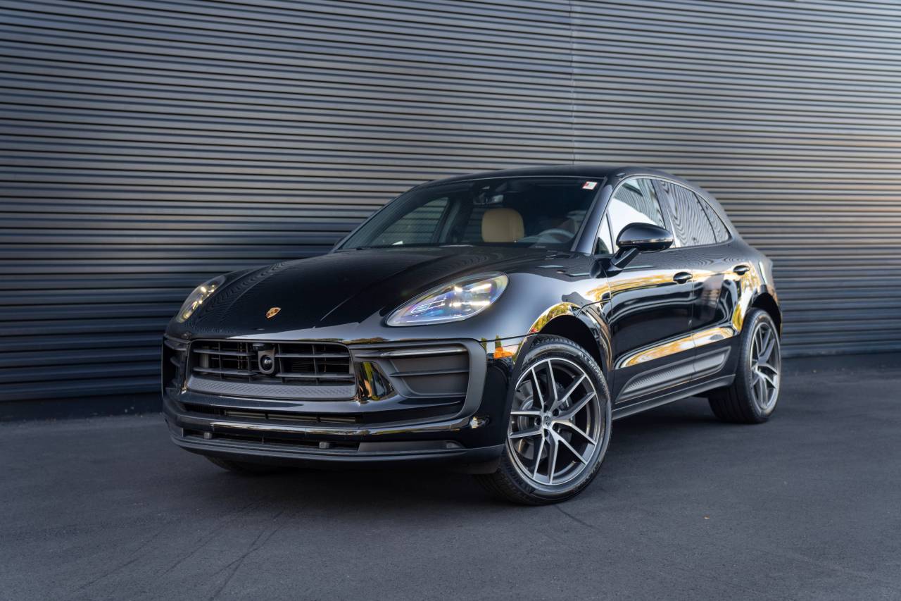 2025 Porsche Macan Base