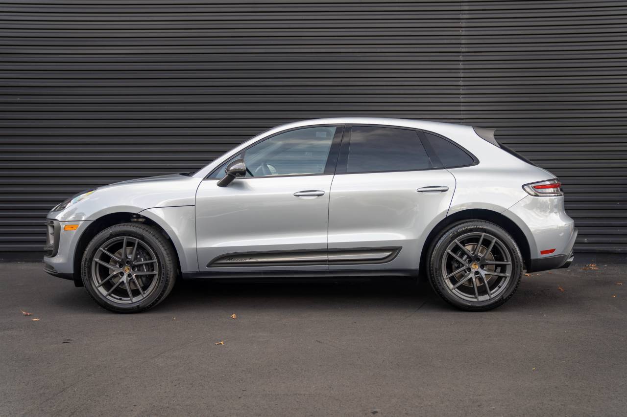2026 Porsche Macan T photo 2