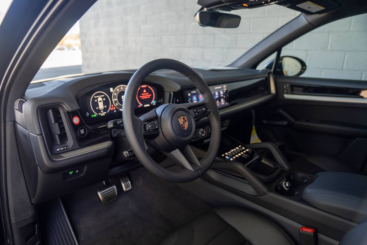2026 Porsche Cayenne S photo 4