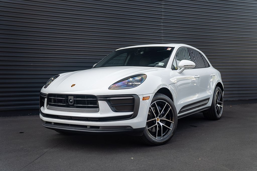 2025 Porsche Macan Base