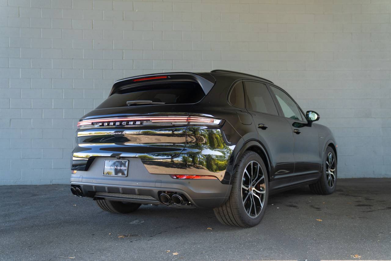 2026 Porsche Cayenne S E-Hybrid - Photo 11