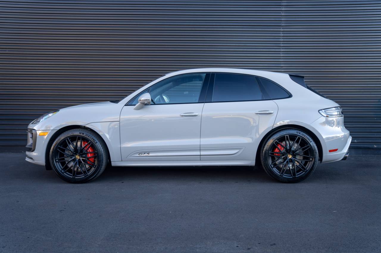 2026 Porsche Macan GTS photo 2