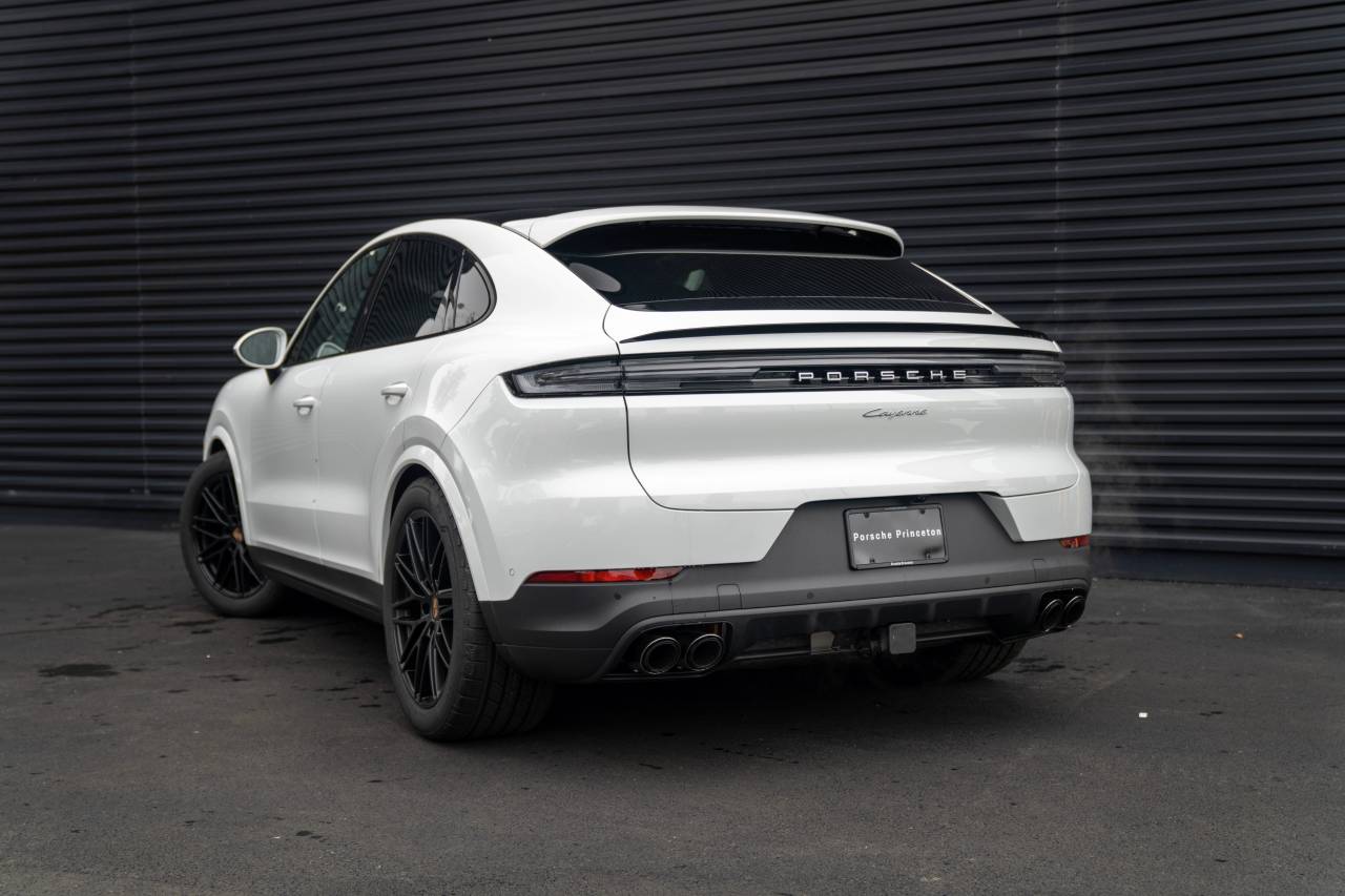 2025 Porsche Cayenne Coupe photo 3