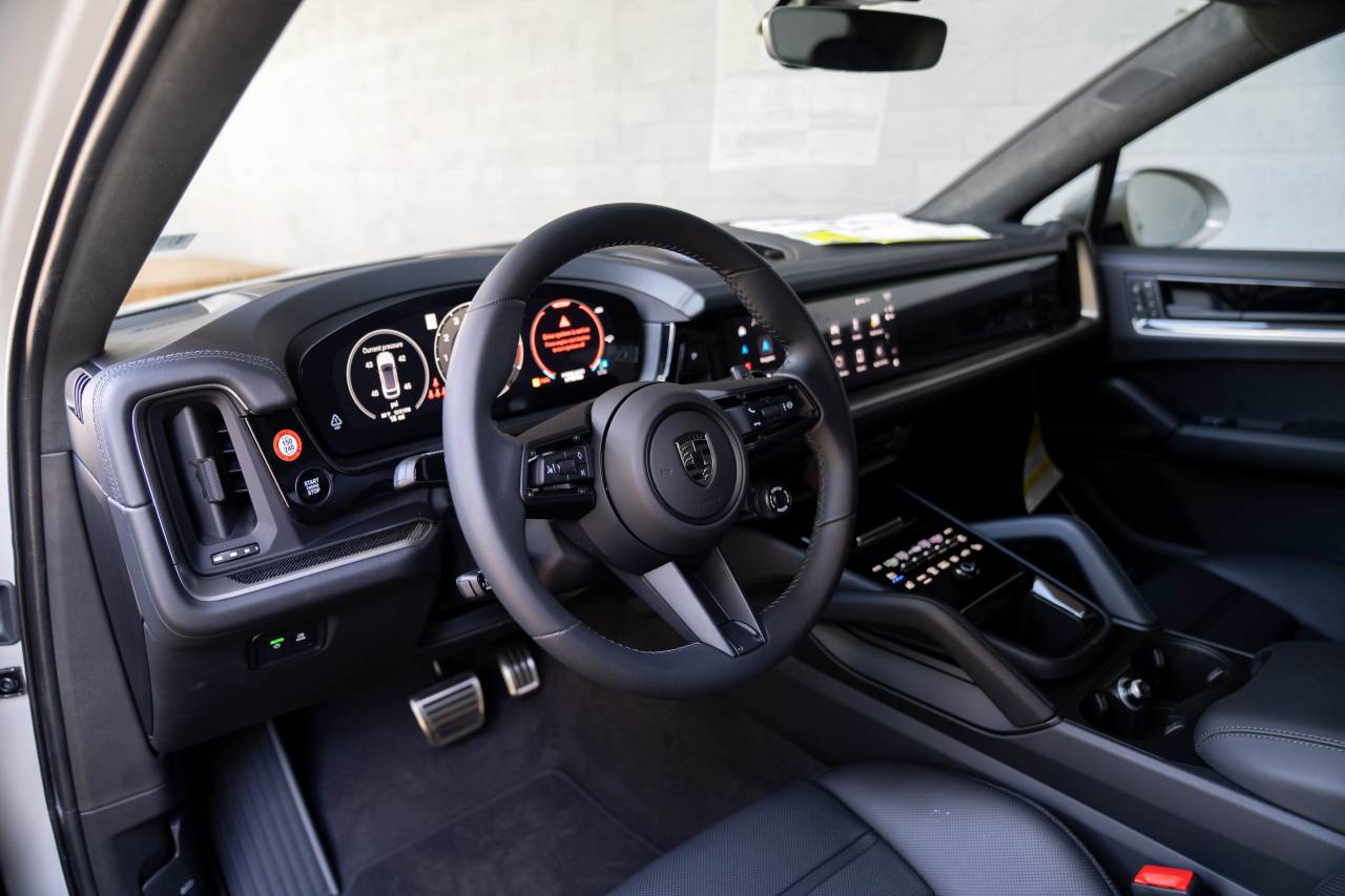 2025 Porsche Cayenne E-Hybrid Coupe Turbo photo 4