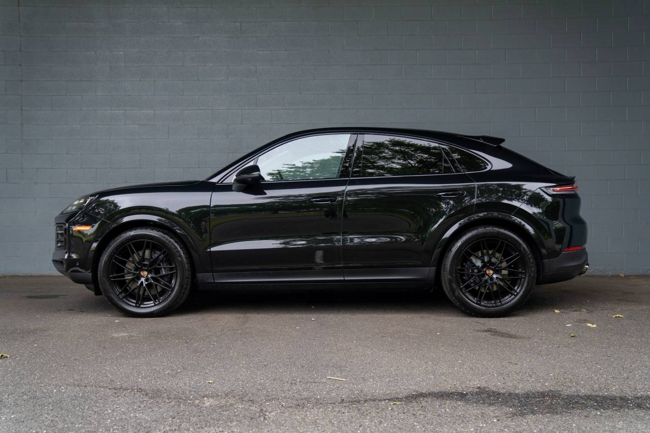 2025 Porsche Cayenne Coupe photo 2