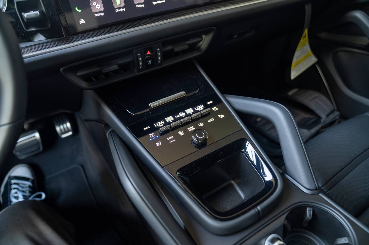 2025 Porsche Cayenne Coup Turbo E-Hybrid - Photo 23