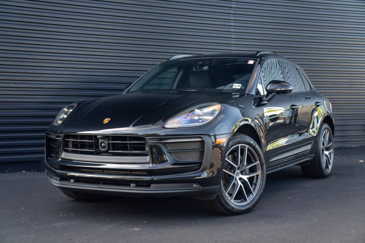 2025 Porsche Macan Base