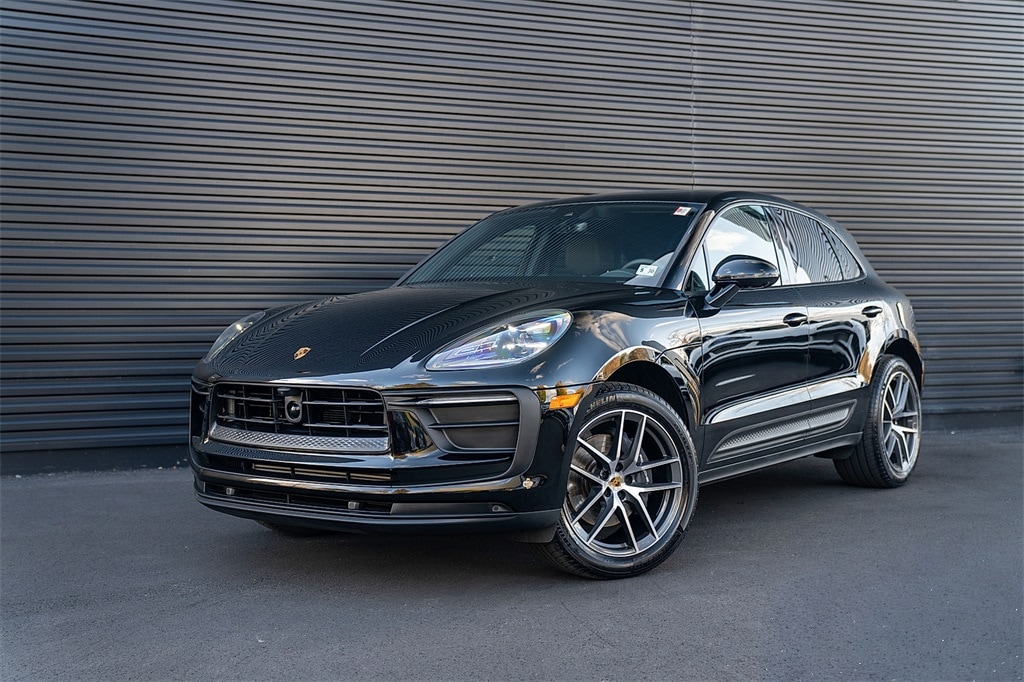 2025 Porsche Macan Base's photo