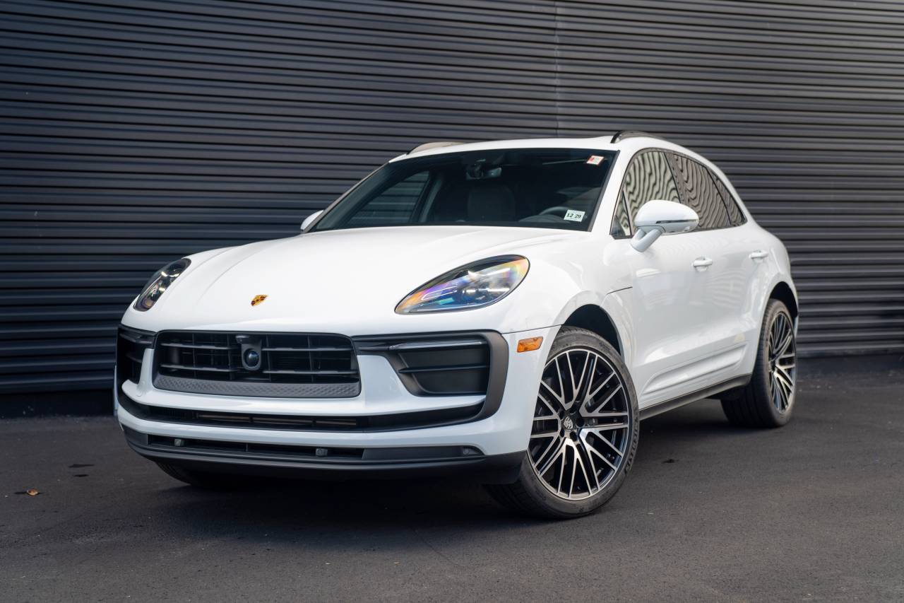 2025 Porsche Macan Base's photo