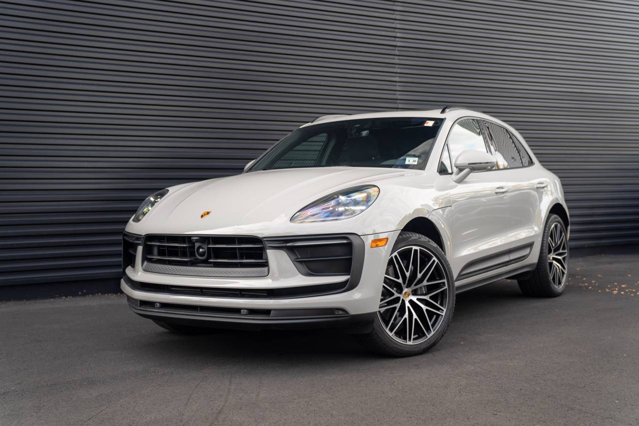 2025 Porsche Macan Base