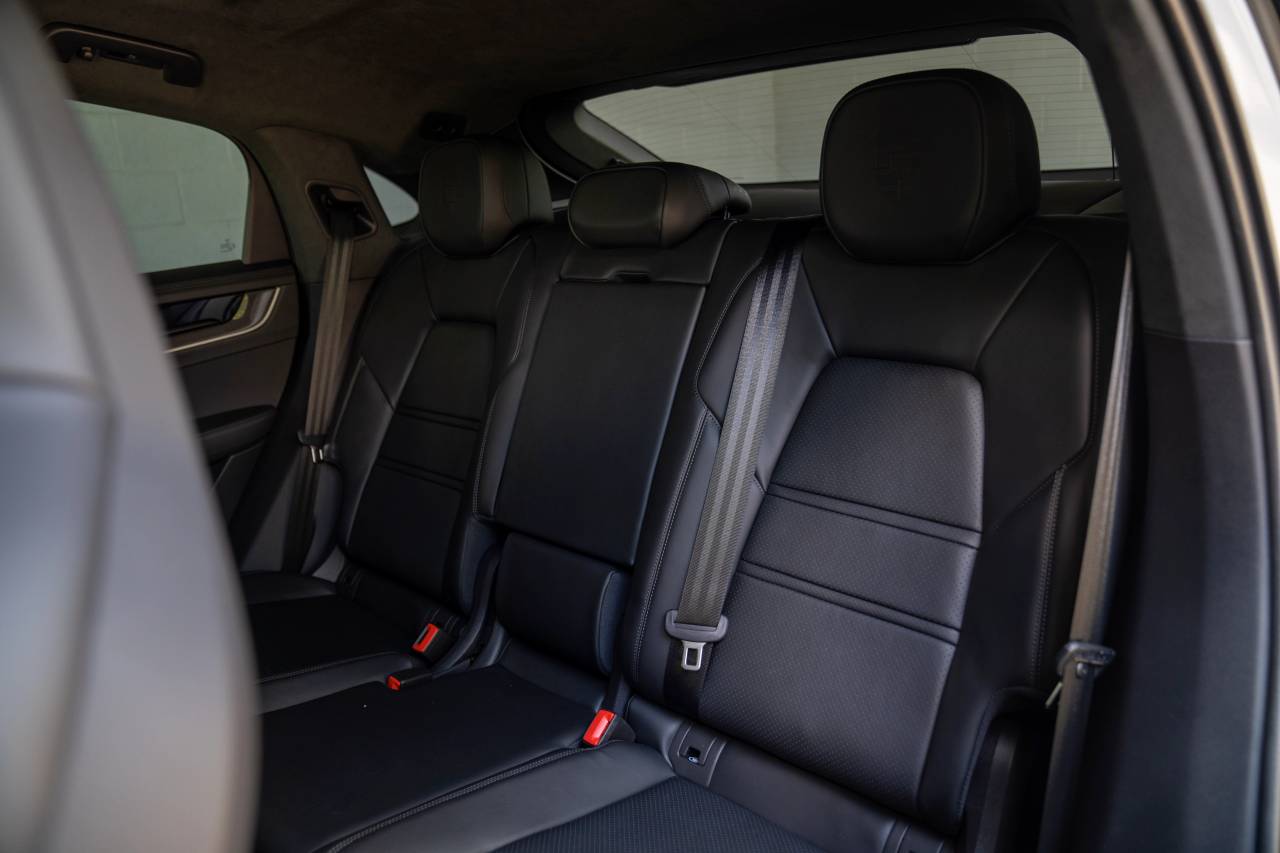 2025 Porsche Cayenne Coup Turbo E-Hybrid - Photo 31