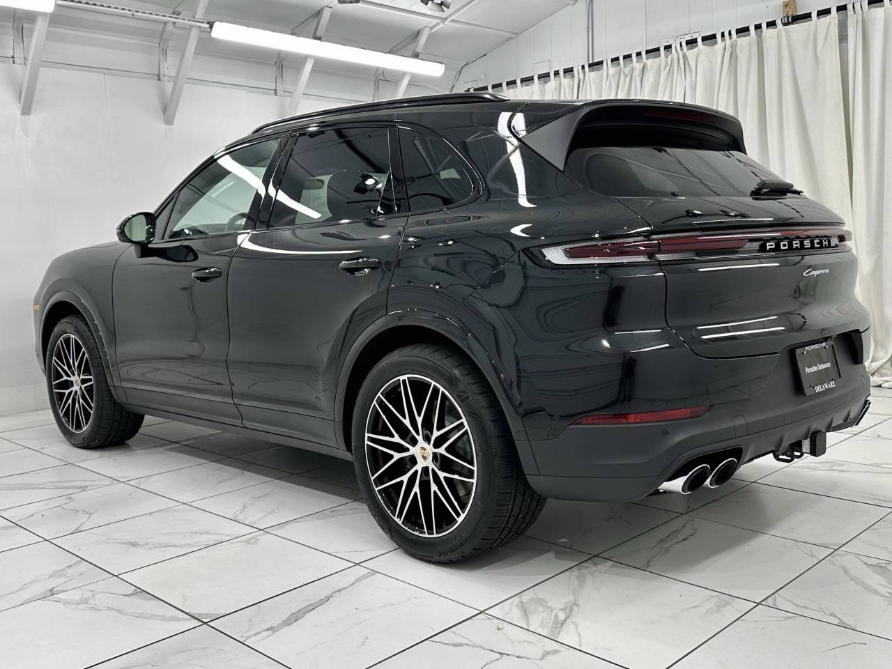 2025 Porsche Cayenne photo 3